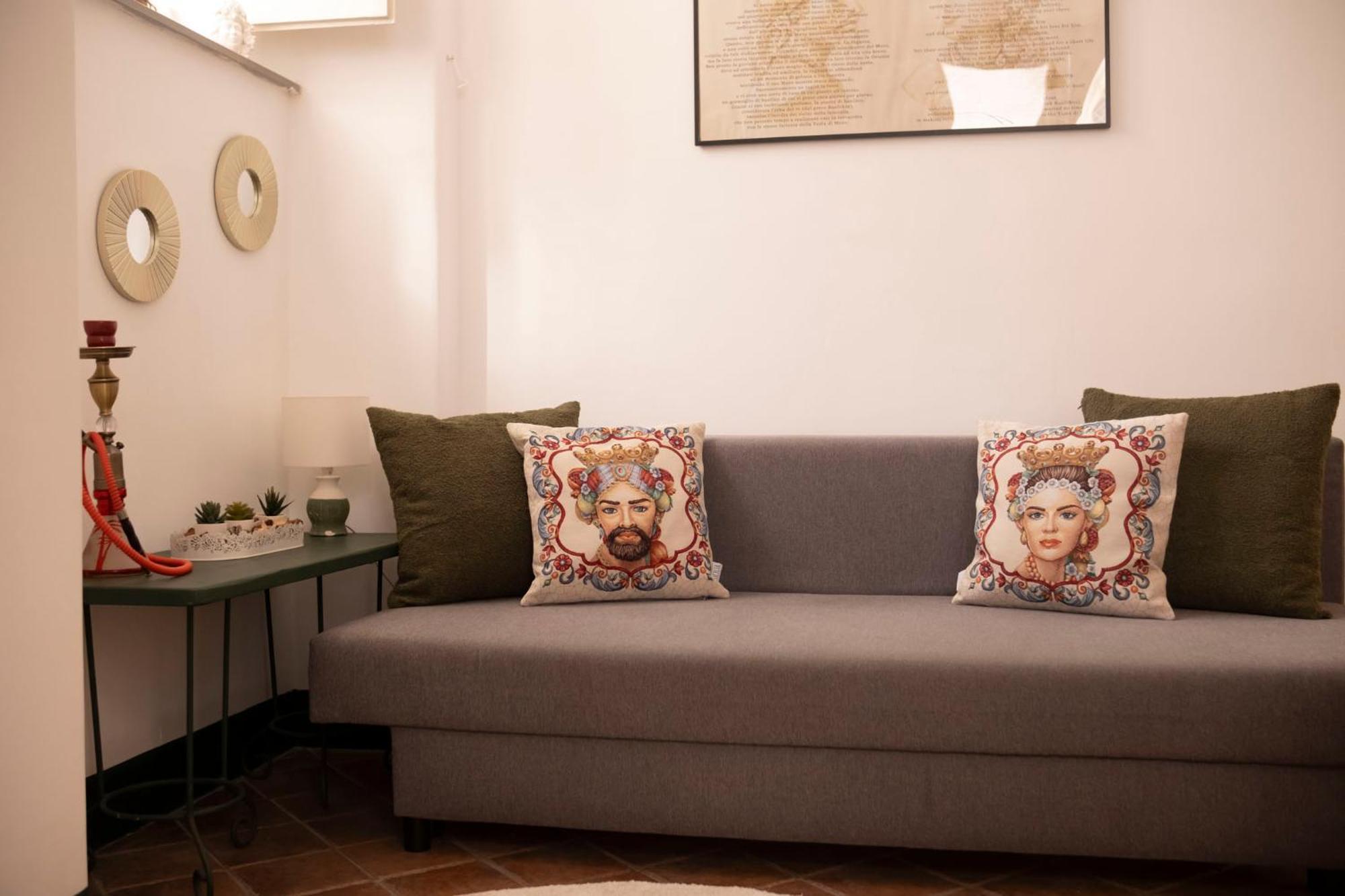 Civico 18 & Manzoni House Apartment Catania