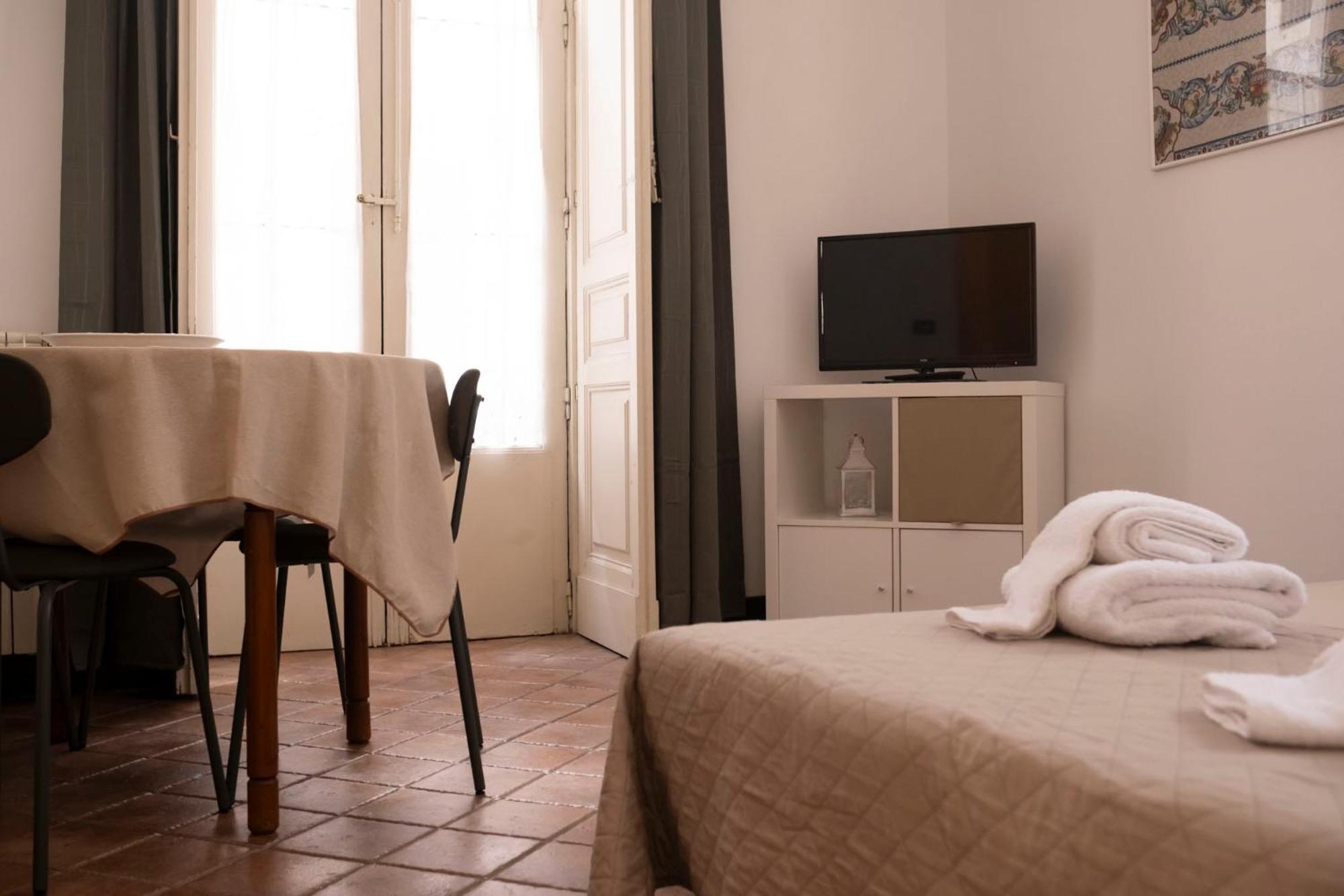 Civico 18 & Manzoni House * Catania